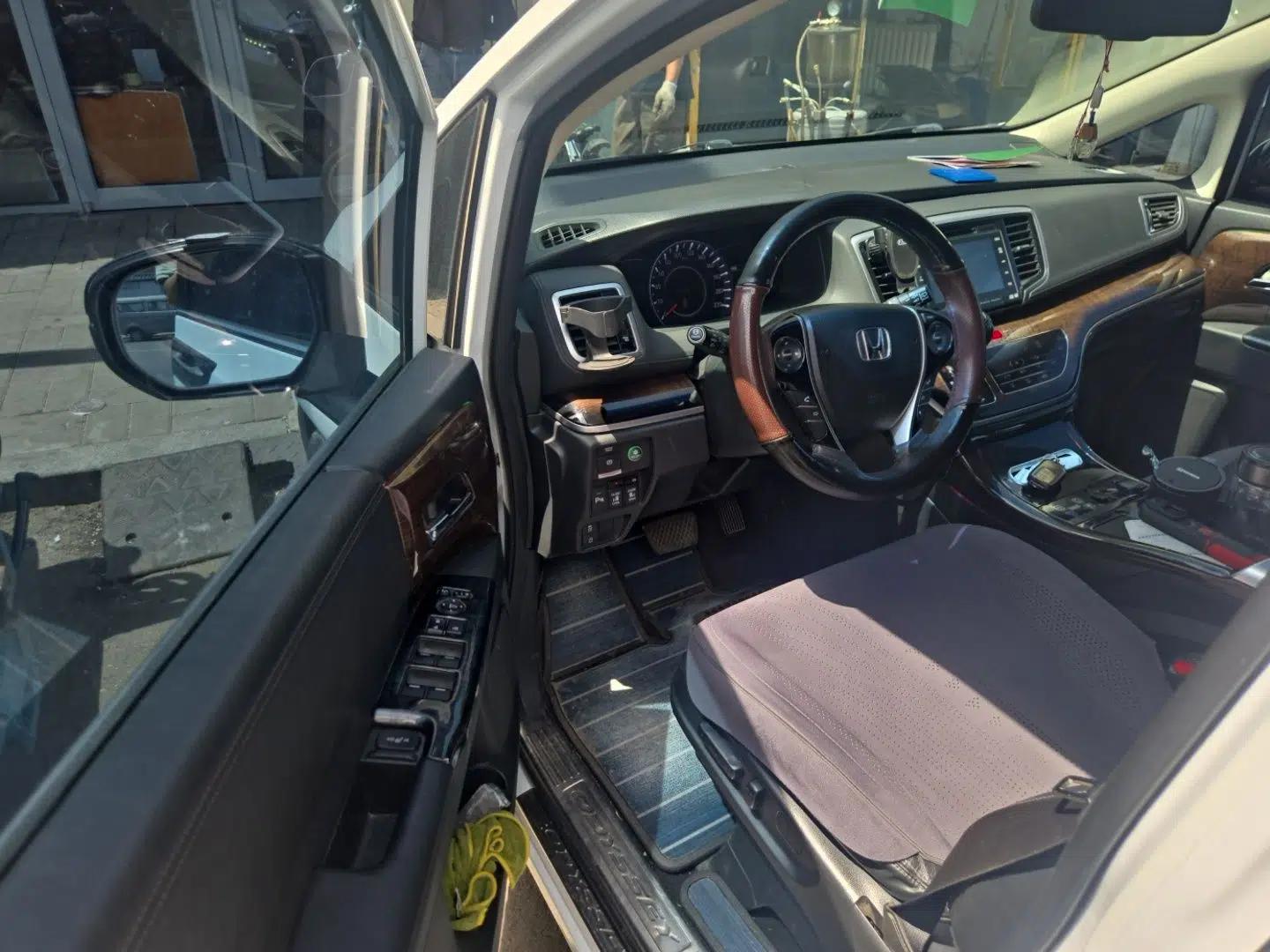 Honda Odyssey 2015 Revised Version 2.4L Supreme Edition — миниатюра 17