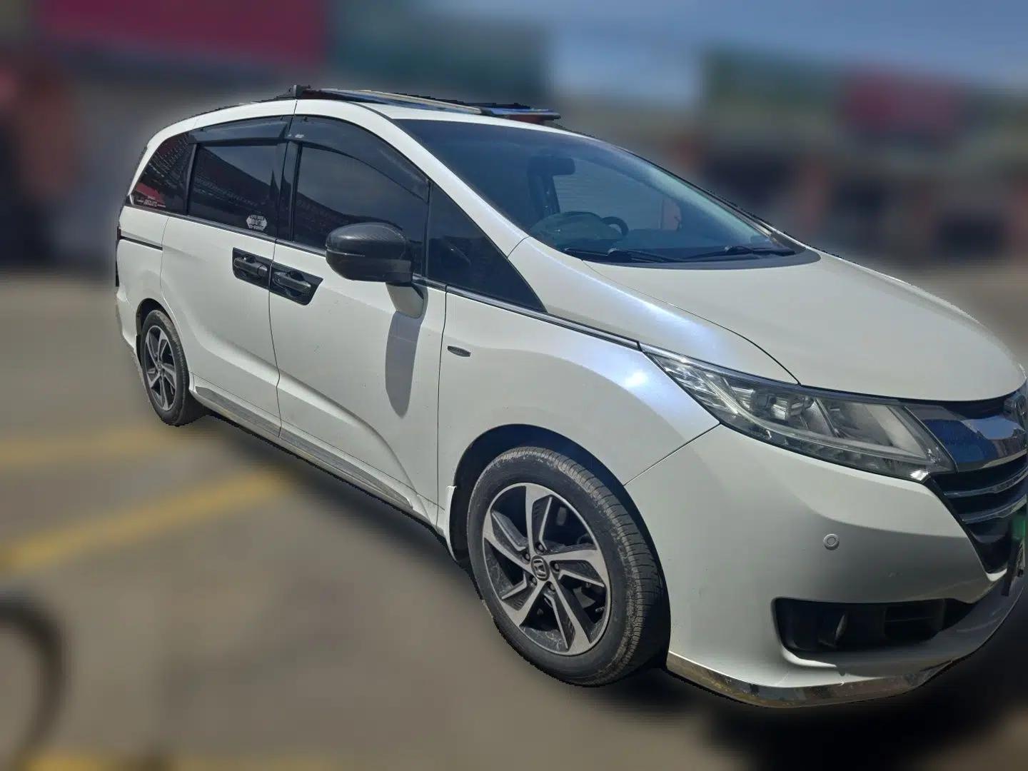 Honda Odyssey 2015 Revised Version 2.4L Supreme Edition — миниатюра 3