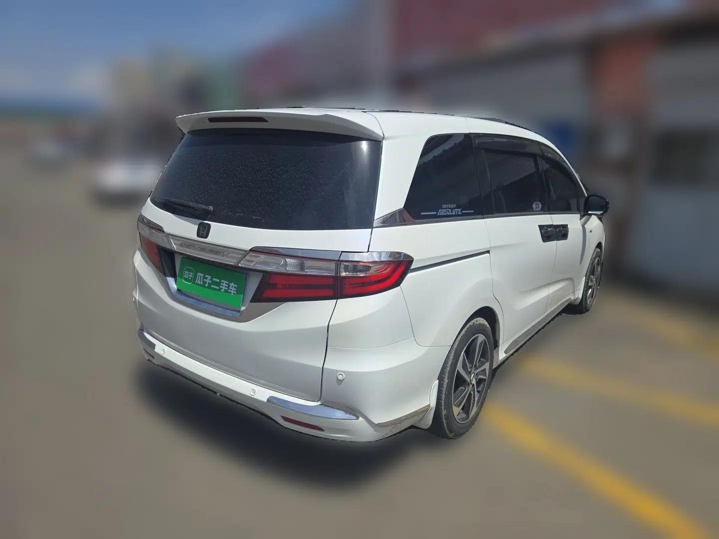 Honda Odyssey 2015 Revised Version 2.4L Supreme Edition — миниатюра 6