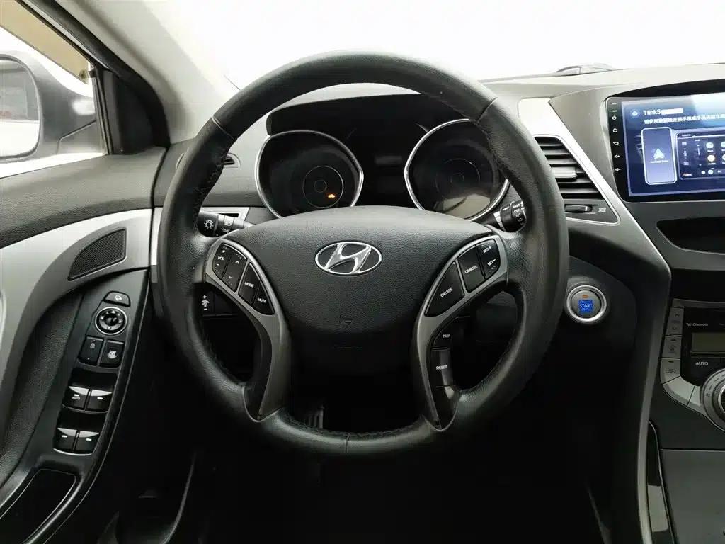 Hyundai Elantra 2015 1.6L Automatic Premium Edition — миниатюра 11