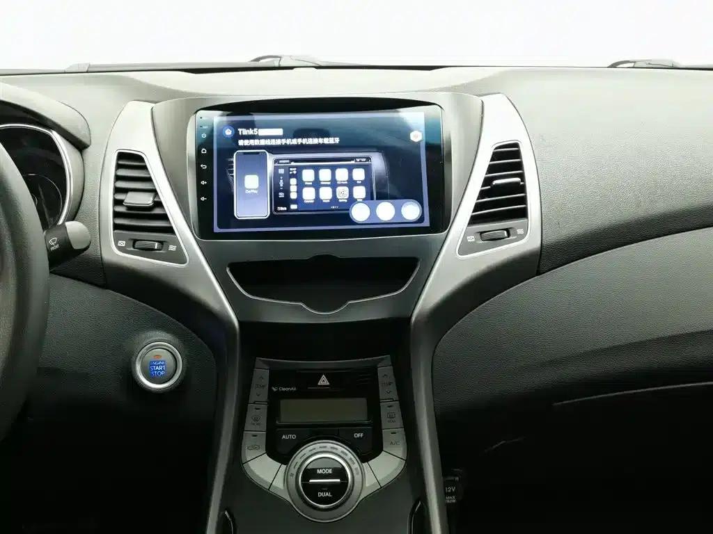 Hyundai Elantra 2015 1.6L Automatic Premium Edition — миниатюра 12