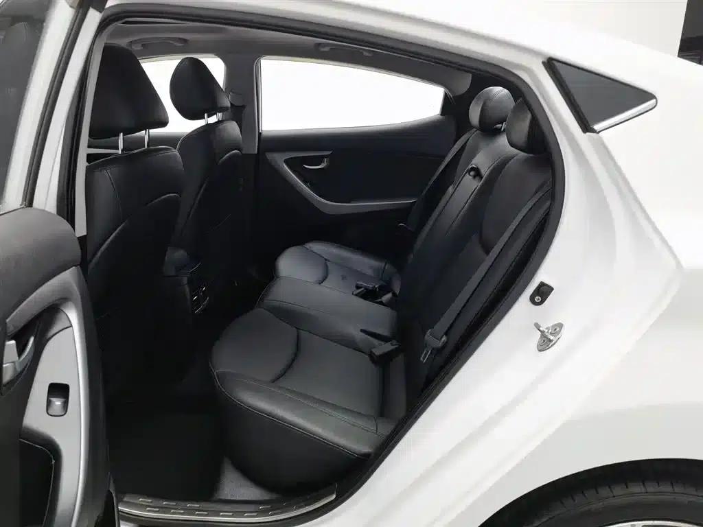 Hyundai Elantra 2015 1.6L Automatic Premium Edition — миниатюра 15