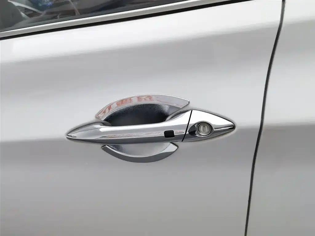 Hyundai Elantra 2015 1.6L Automatic Premium Edition — миниатюра 18