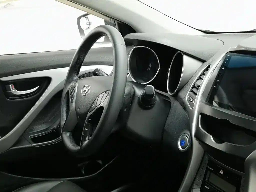 Hyundai Elantra 2015 1.6L Automatic Premium Edition — миниатюра 22