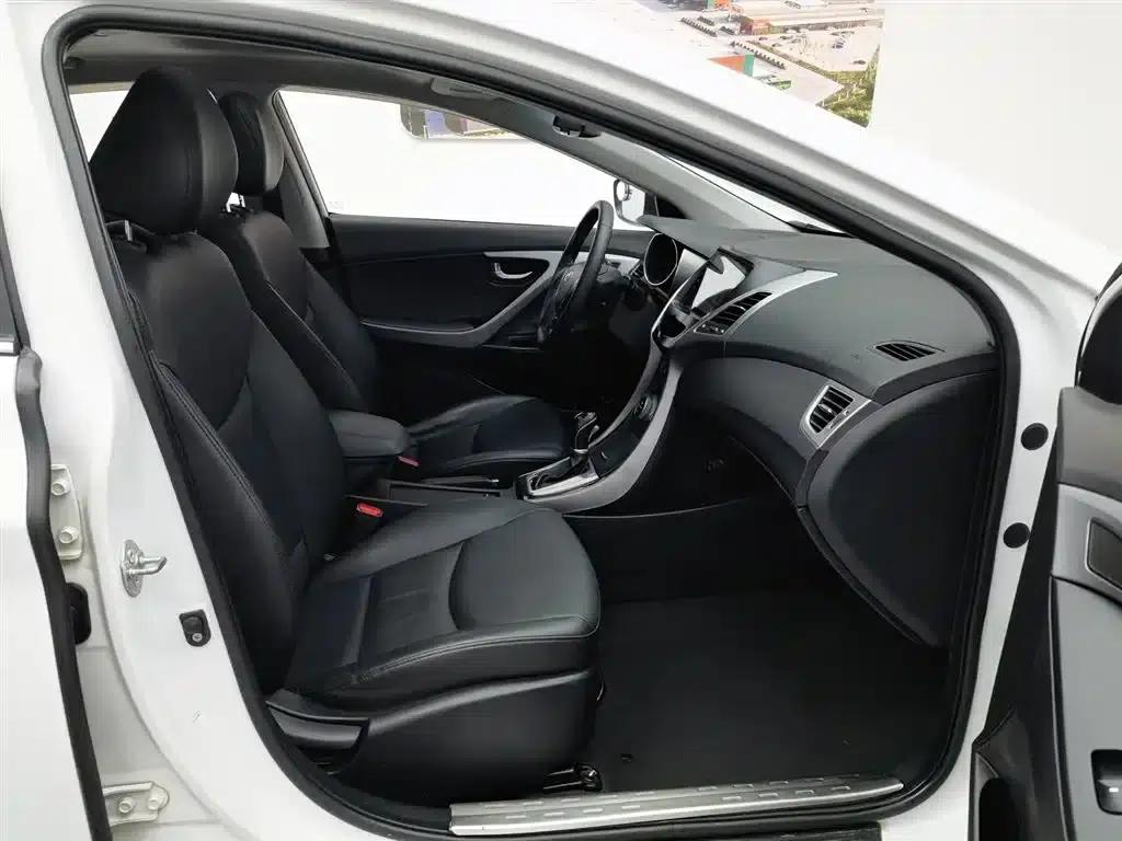 Hyundai Elantra 2015 1.6L Automatic Premium Edition — миниатюра 23