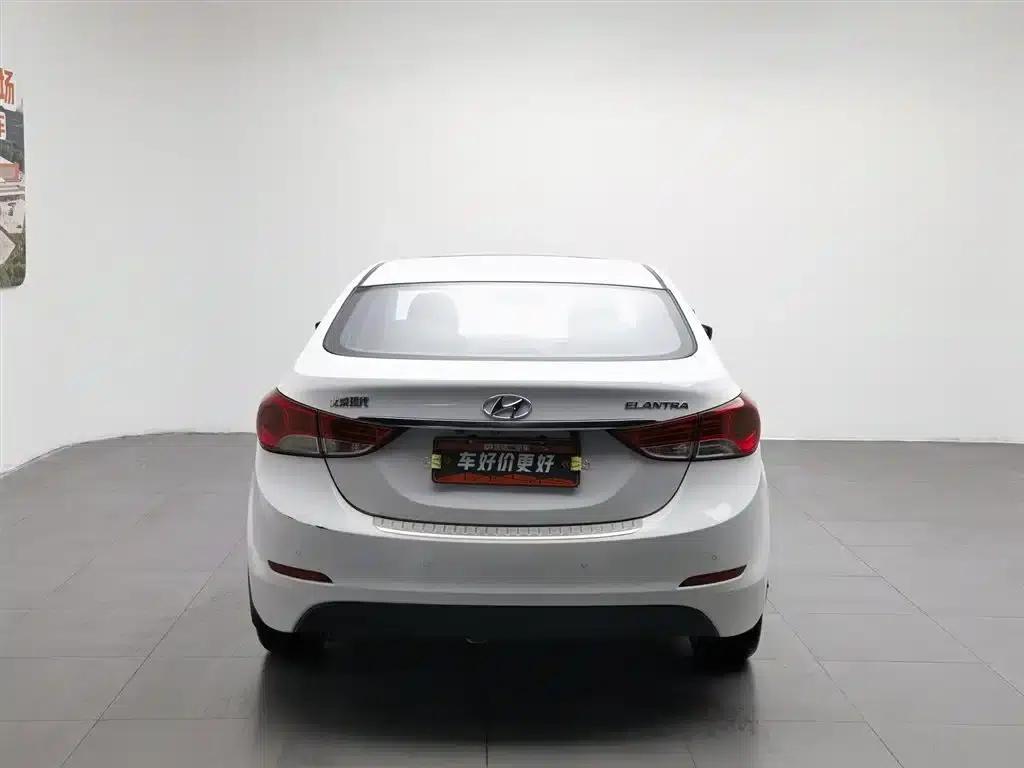Hyundai Elantra 2015 1.6L Automatic Premium Edition — миниатюра 4