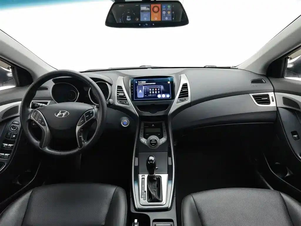 Hyundai Elantra 2015 1.6L Automatic Premium Edition — миниатюра 5