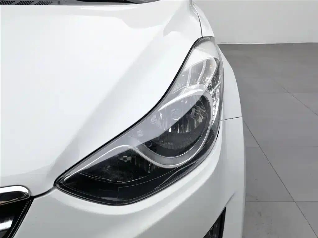 Hyundai Elantra 2015 1.6L Automatic Premium Edition — миниатюра 7
