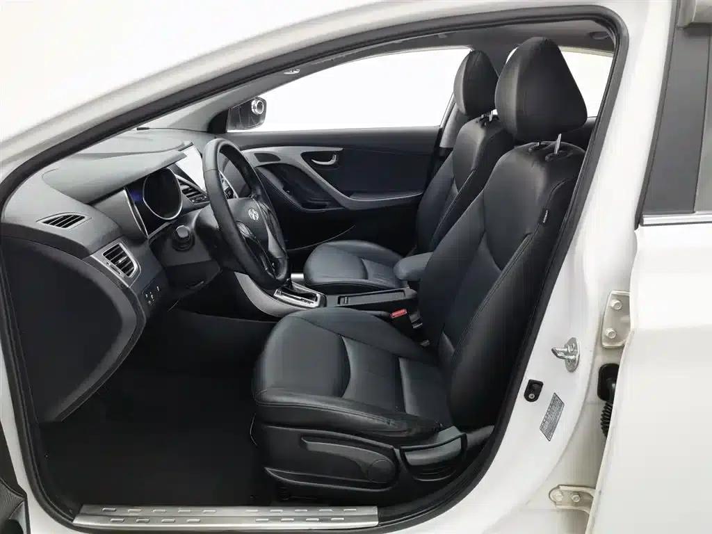 Hyundai Elantra 2015 1.6L Automatic Premium Edition — миниатюра 10