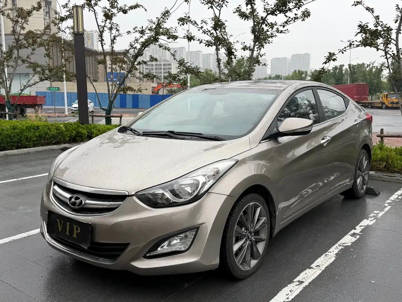Hyundai Elantra 2015 1.6L Automatic Leading Edition — миниатюра 1