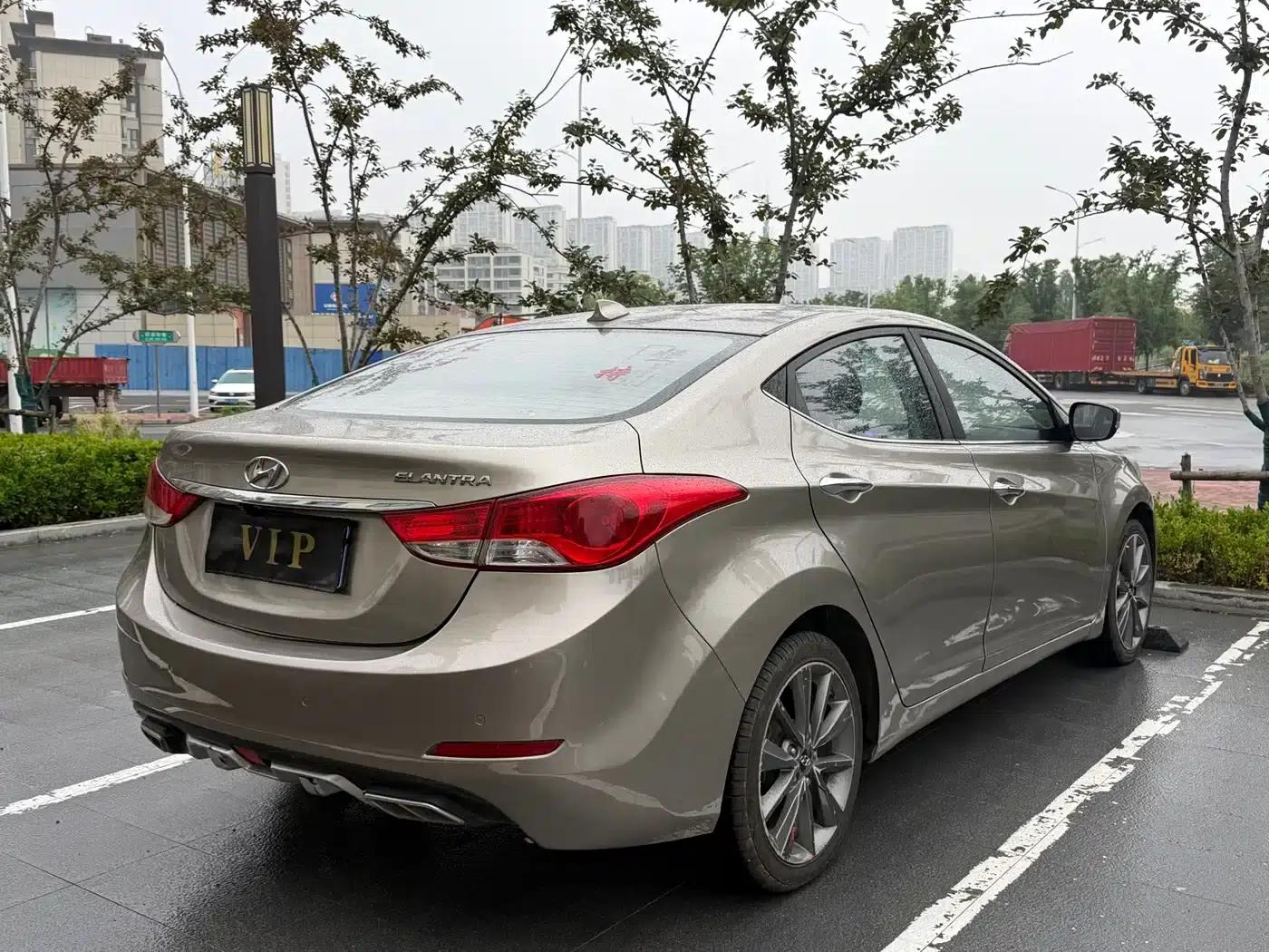 Hyundai Elantra 2015 1.6L Automatic Leading Edition — миниатюра 4