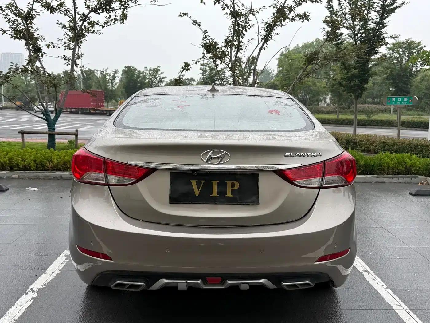Hyundai Elantra 2015 1.6L Automatic Leading Edition — миниатюра 5