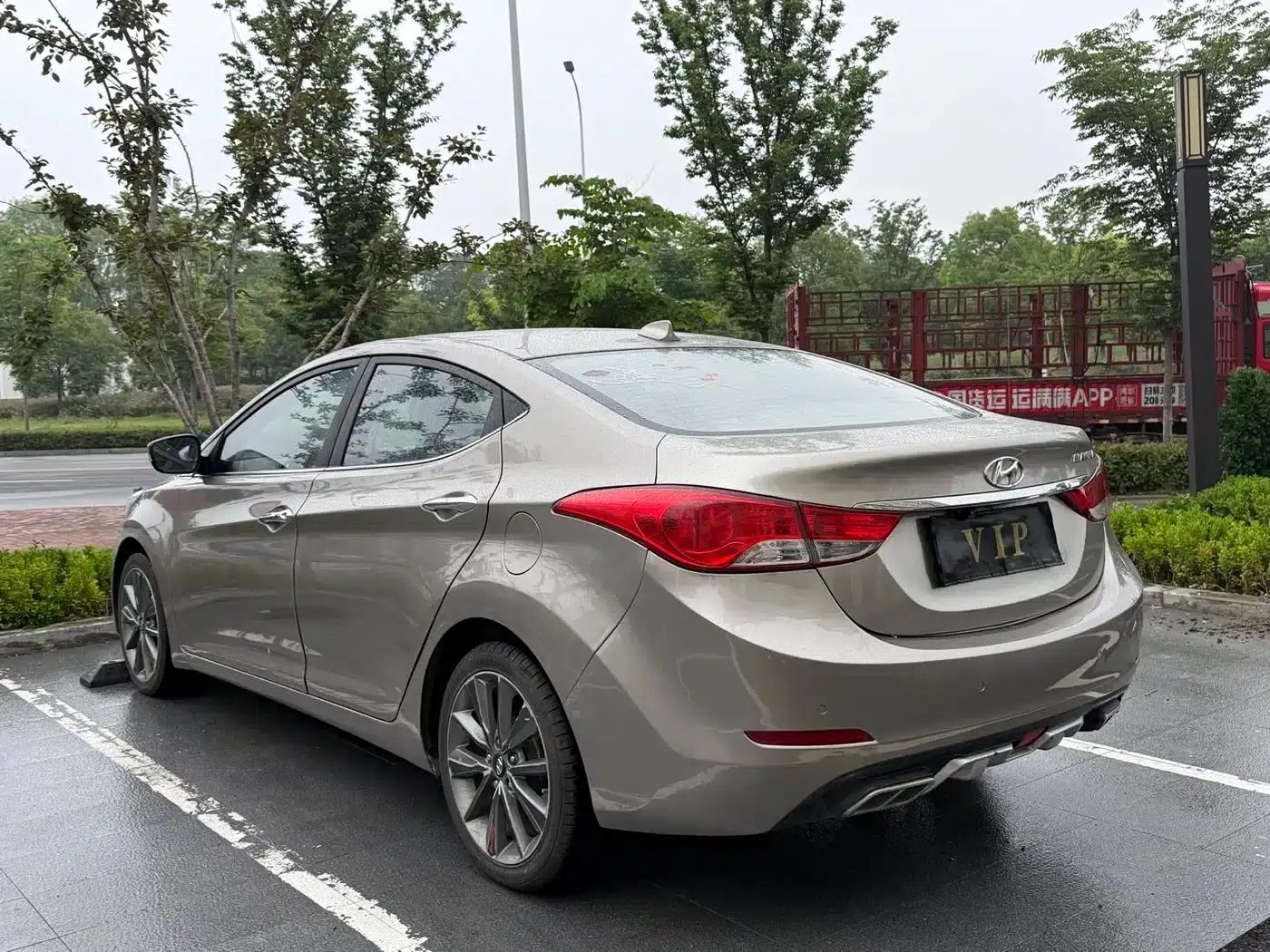 Hyundai Elantra 2015 1.6L Automatic Leading Edition — миниатюра 6