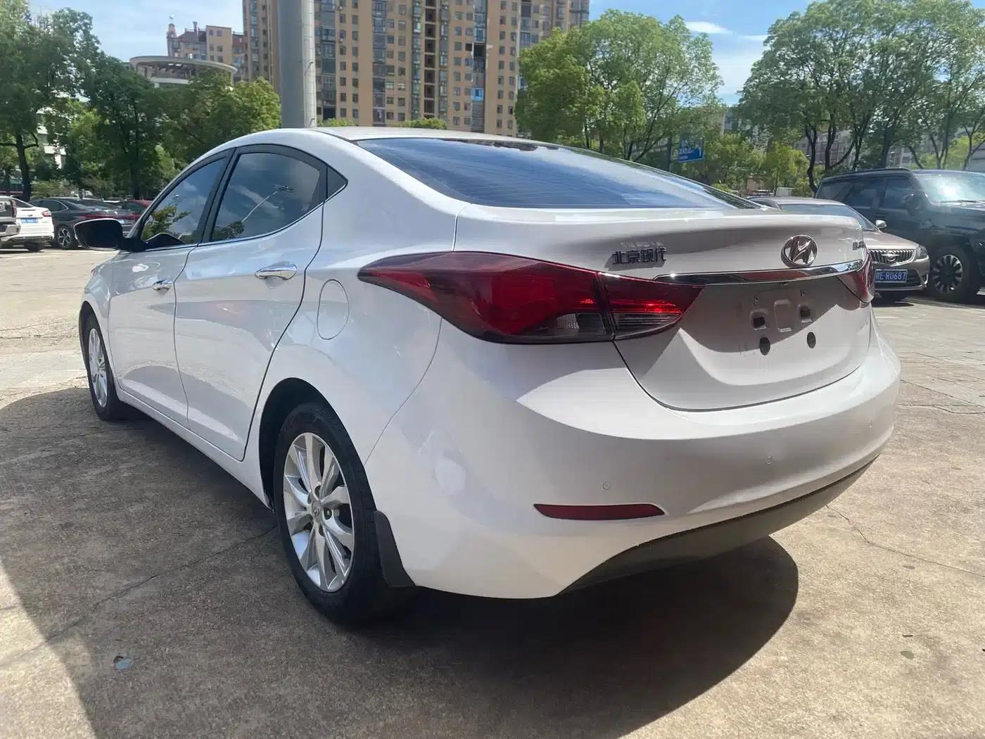 Hyundai Elantra 2016 1.6L Automatic Premium Edition — миниатюра 11