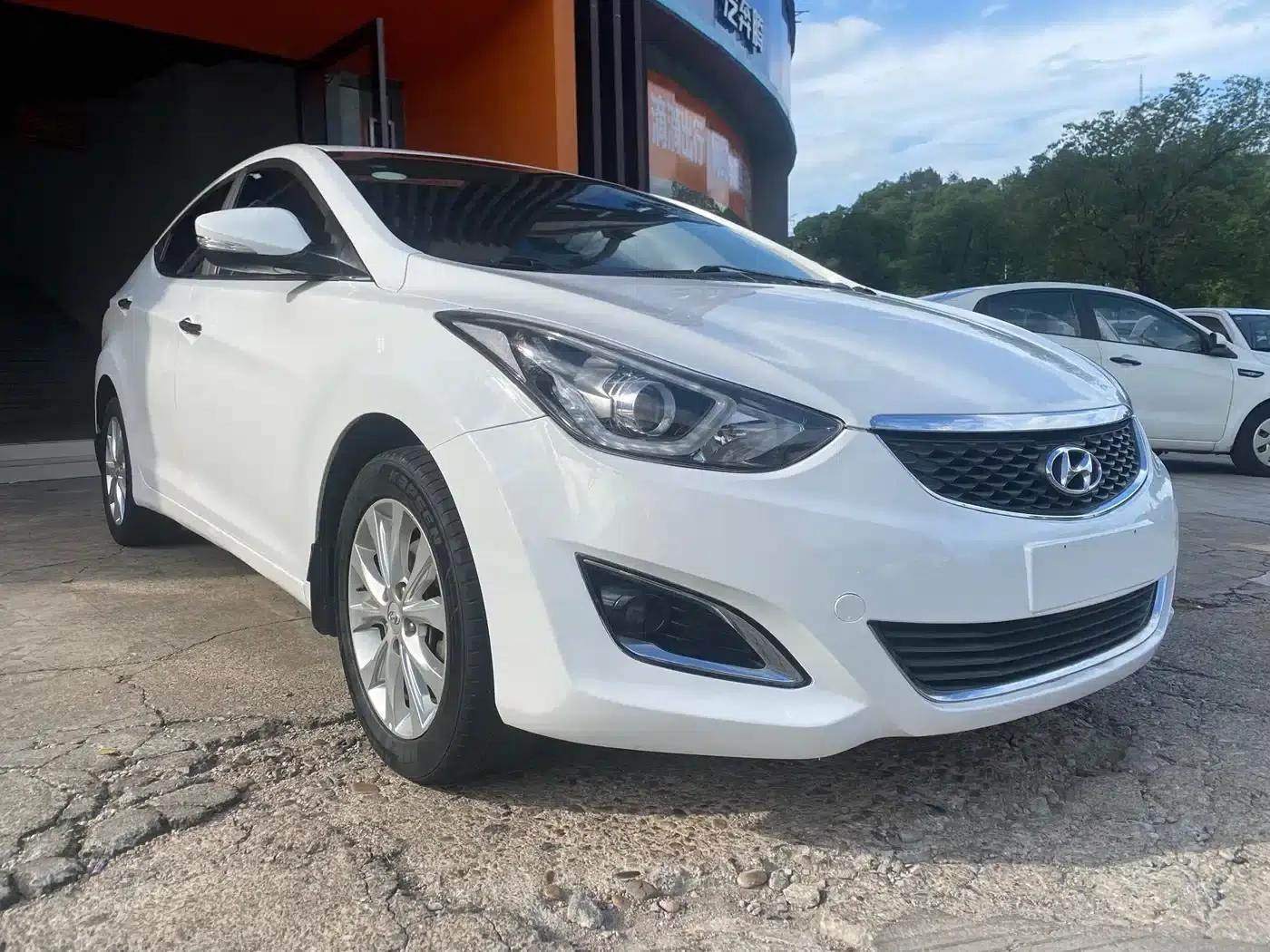 Hyundai Elantra 2016 1.6L Automatic Premium Edition — миниатюра 3