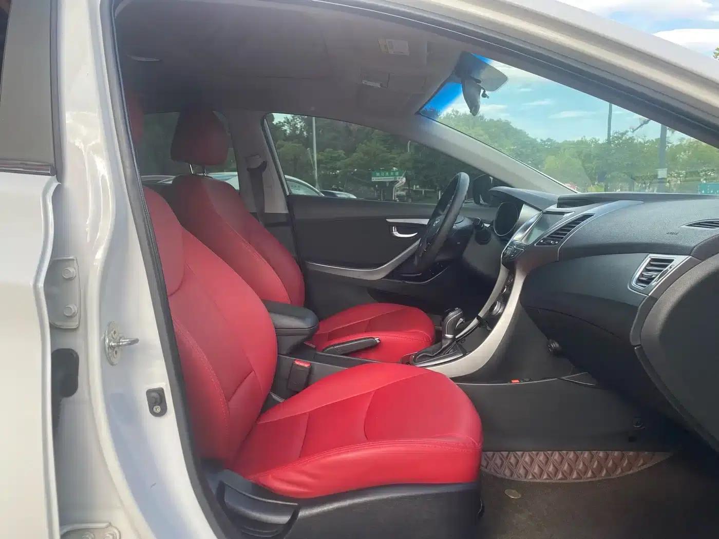 Hyundai Elantra 2016 1.6L Automatic Premium Edition — миниатюра 5