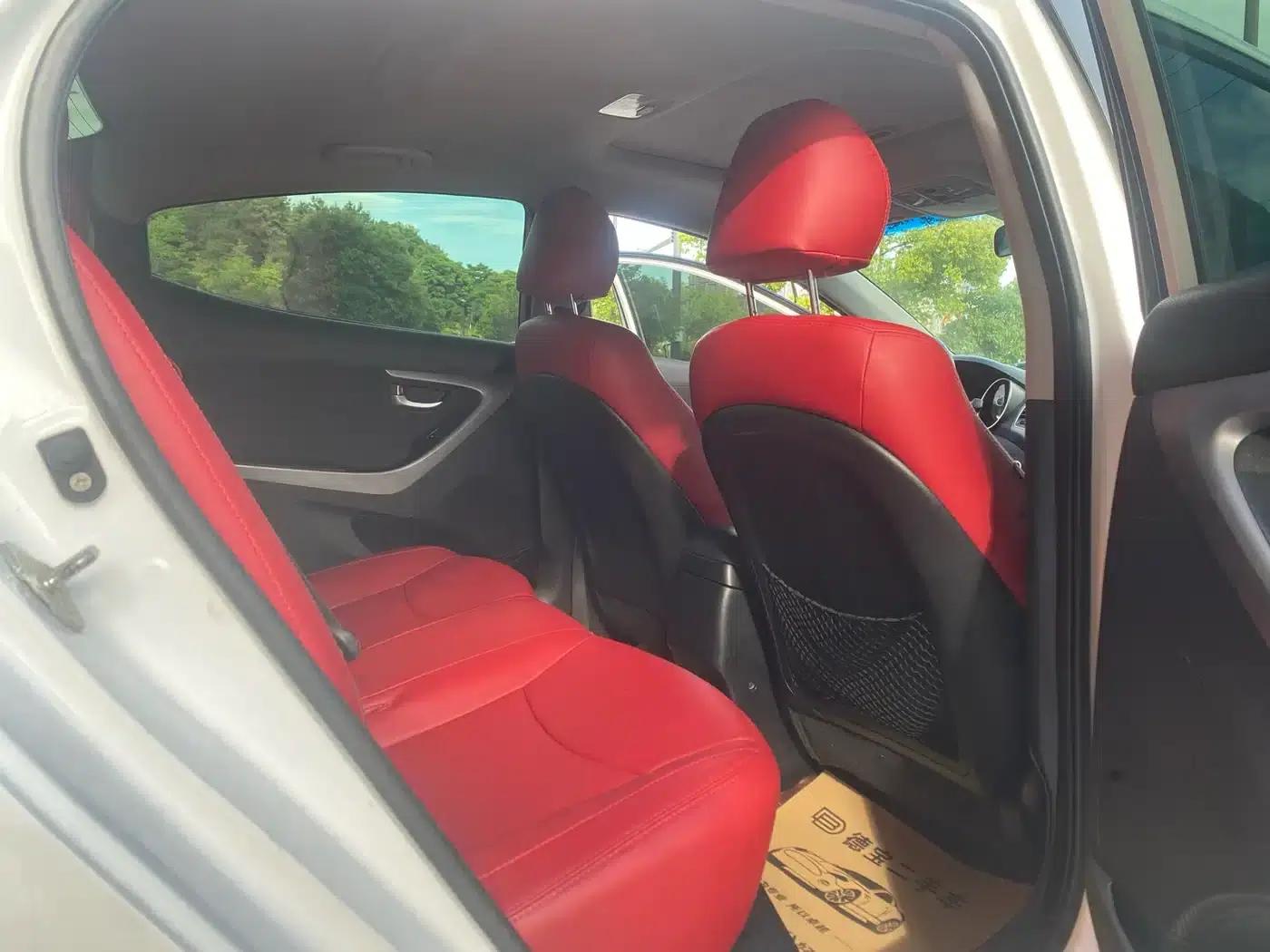 Hyundai Elantra 2016 1.6L Automatic Premium Edition — миниатюра 6