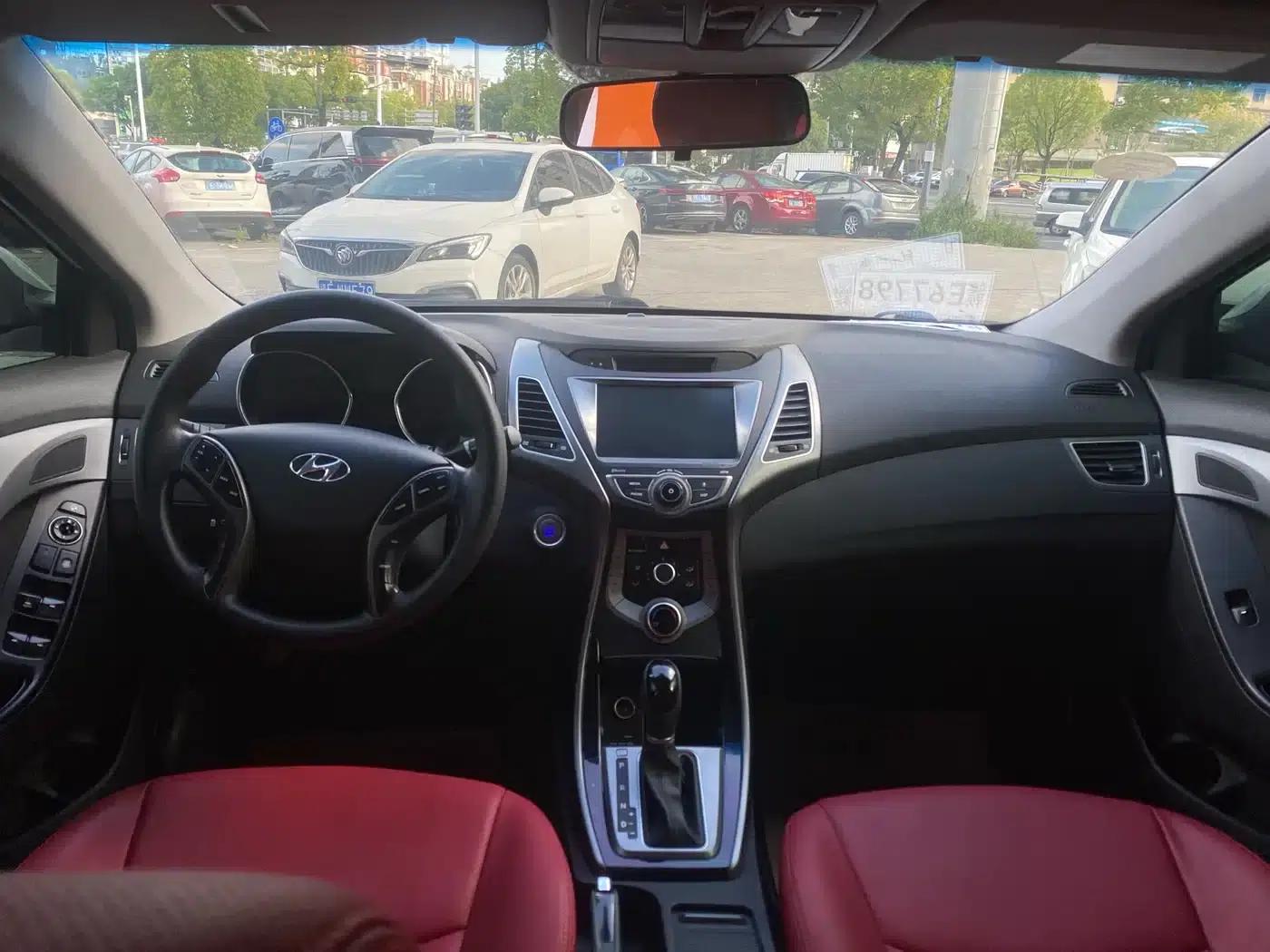 Hyundai Elantra 2016 1.6L Automatic Premium Edition — миниатюра 9