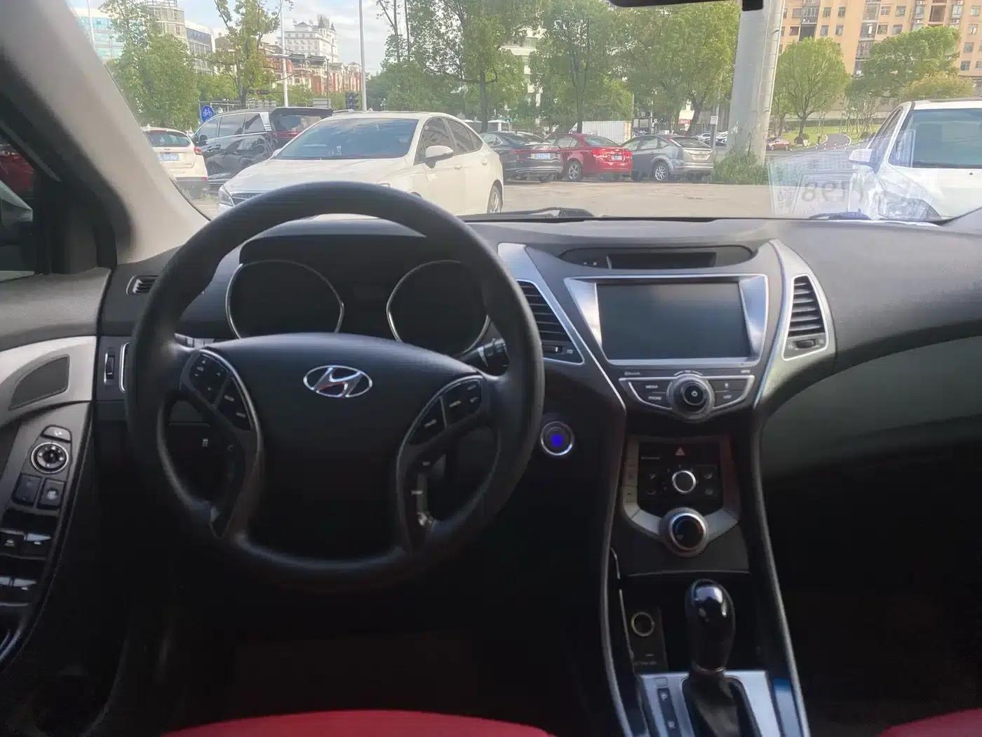 Hyundai Elantra 2016 1.6L Automatic Premium Edition — миниатюра 10