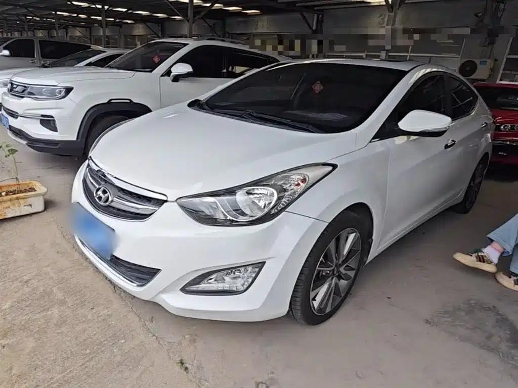 Hyundai Elantra 2015 1.6L Automatic Leading Edition — миниатюра 2
