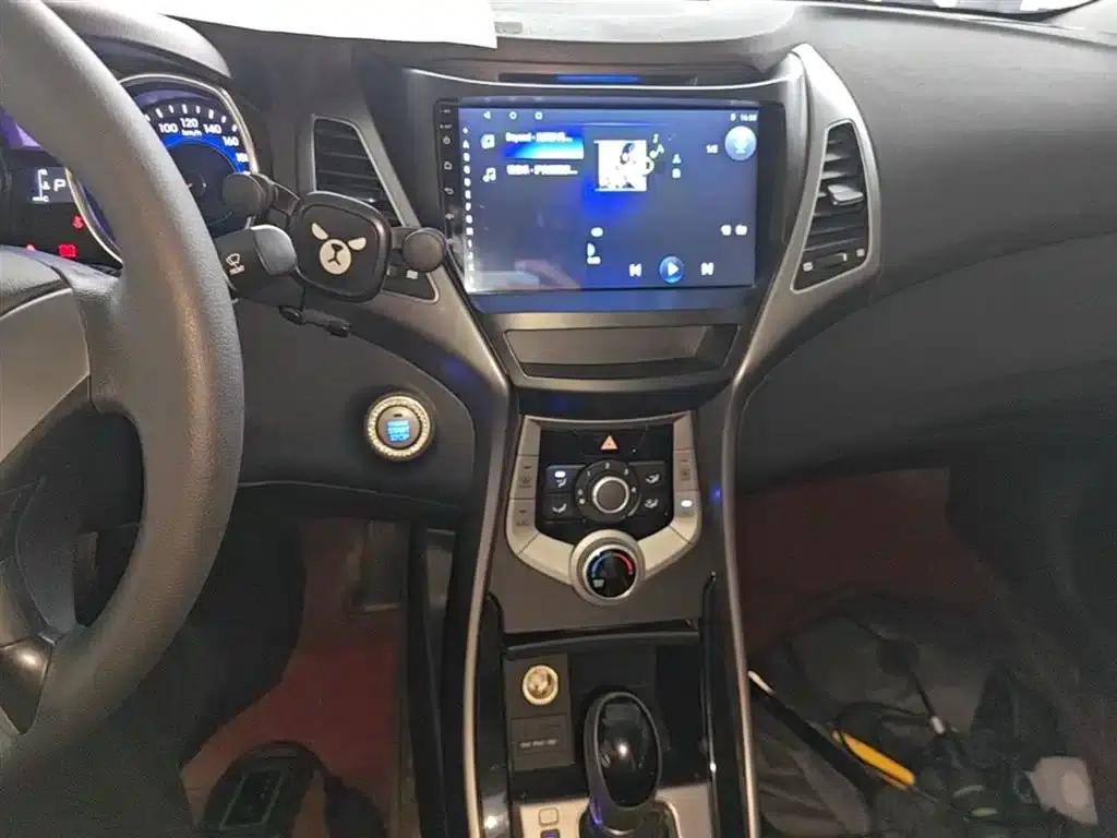 Hyundai Elantra 2015 1.6L Automatic Leading Edition — миниатюра 13