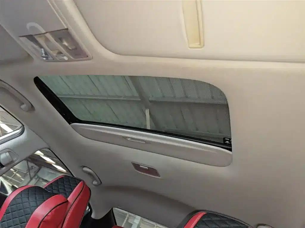 Hyundai Elantra 2015 1.6L Automatic Leading Edition — миниатюра 18