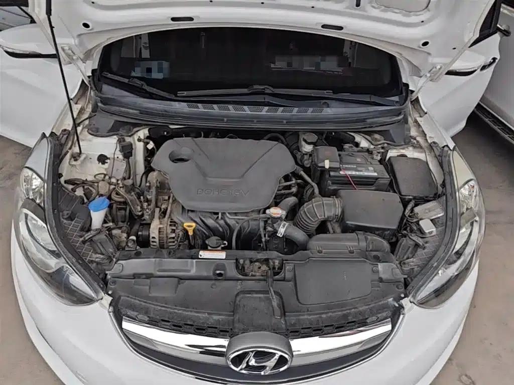 Hyundai Elantra 2015 1.6L Automatic Leading Edition — миниатюра 20