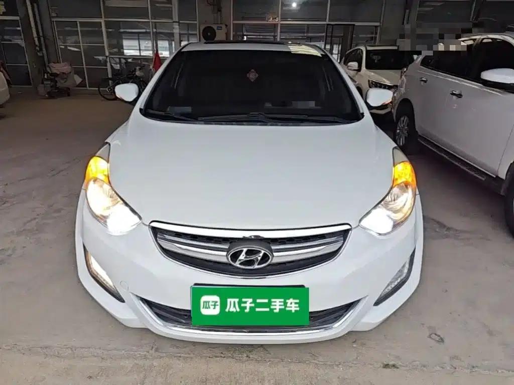 Hyundai Elantra 2015 1.6L Automatic Leading Edition — миниатюра 3