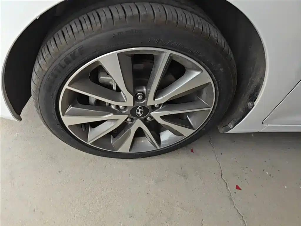 Hyundai Elantra 2015 1.6L Automatic Leading Edition — миниатюра 23