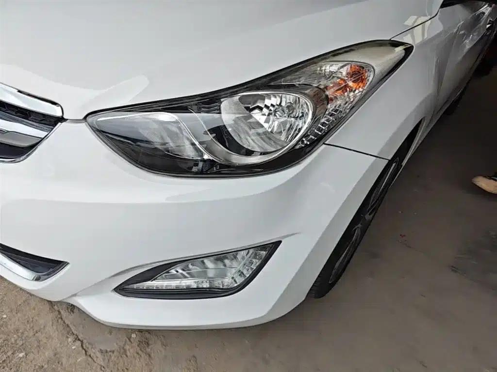 Hyundai Elantra 2015 1.6L Automatic Leading Edition — миниатюра 24