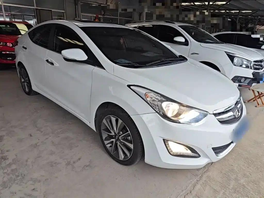 Hyundai Elantra 2015 1.6L Automatic Leading Edition — миниатюра 4