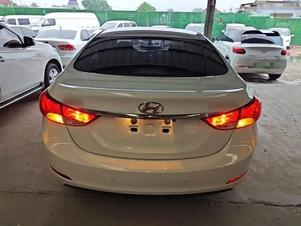 Hyundai Elantra 2015 1.6L Automatic Leading Edition — миниатюра 6