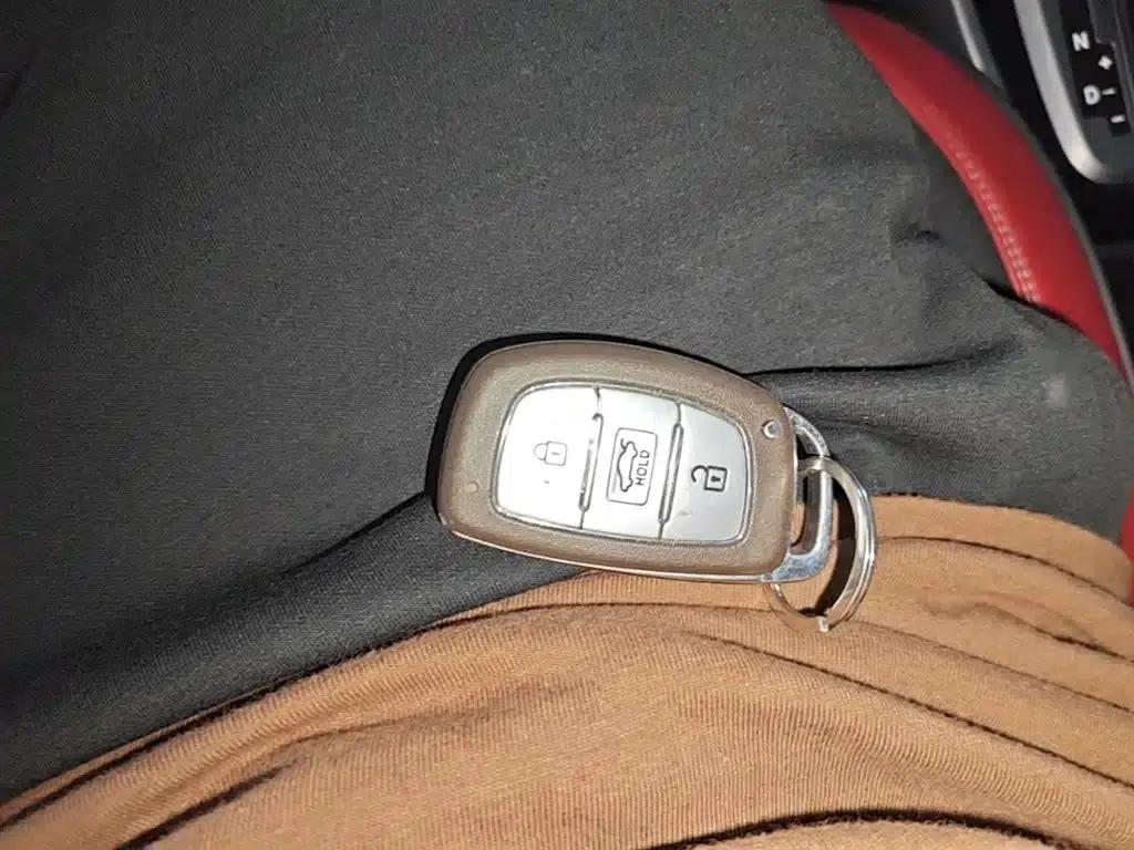 Hyundai Elantra 2015 1.6L Automatic Leading Edition — миниатюра 9