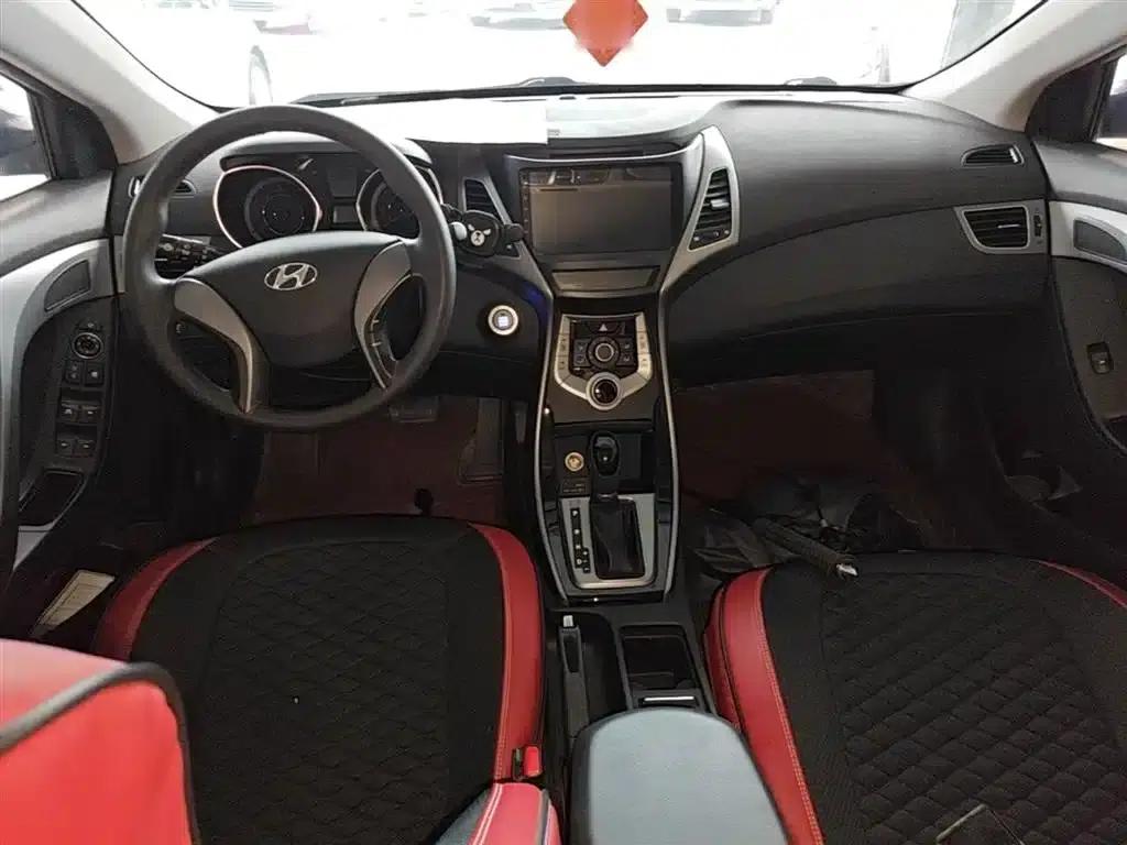 Hyundai Elantra 2015 1.6L Automatic Leading Edition — миниатюра 10
