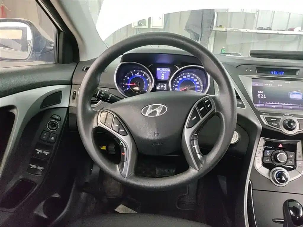 Hyundai Elantra 2016 1.6L Automatic Premium Edition — миниатюра 11