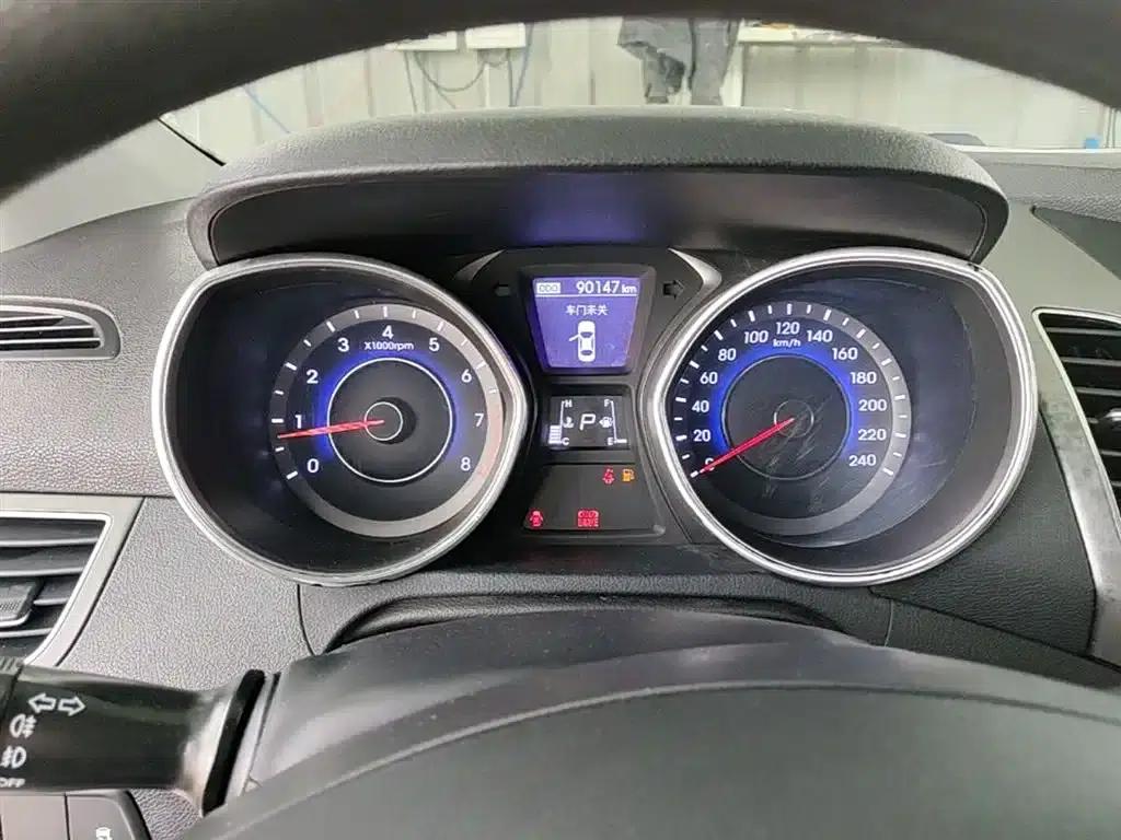 Hyundai Elantra 2016 1.6L Automatic Premium Edition — миниатюра 12