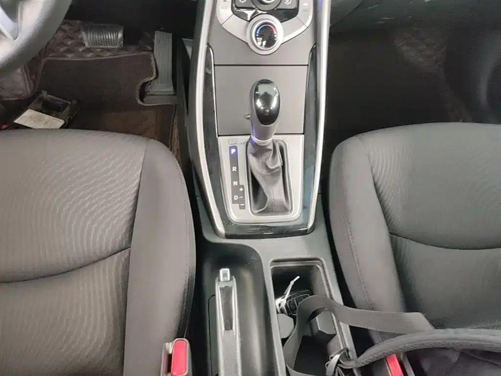 Hyundai Elantra 2016 1.6L Automatic Premium Edition — миниатюра 14