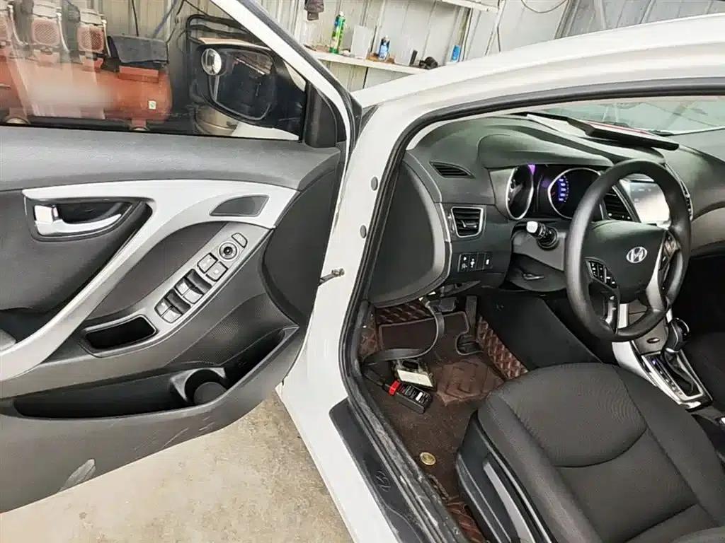 Hyundai Elantra 2016 1.6L Automatic Premium Edition — миниатюра 16