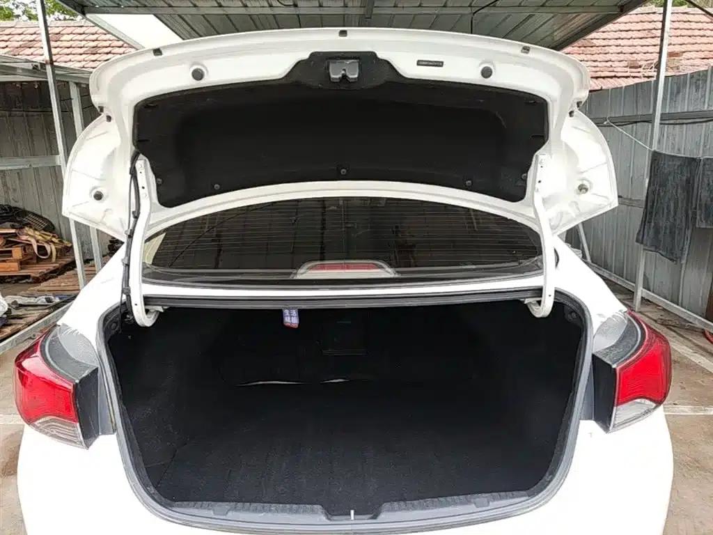 Hyundai Elantra 2016 1.6L Automatic Premium Edition — миниатюра 19