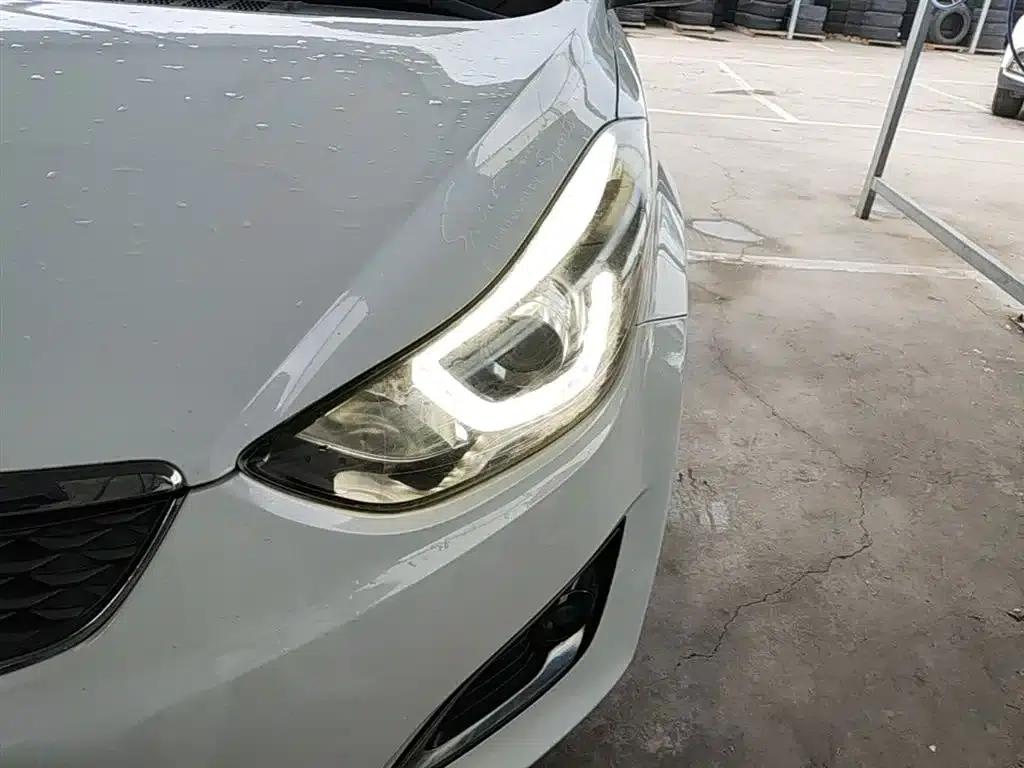 Hyundai Elantra 2016 1.6L Automatic Premium Edition — миниатюра 24