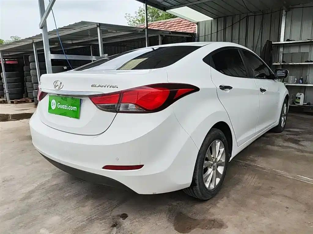 Hyundai Elantra 2016 1.6L Automatic Premium Edition — миниатюра 7
