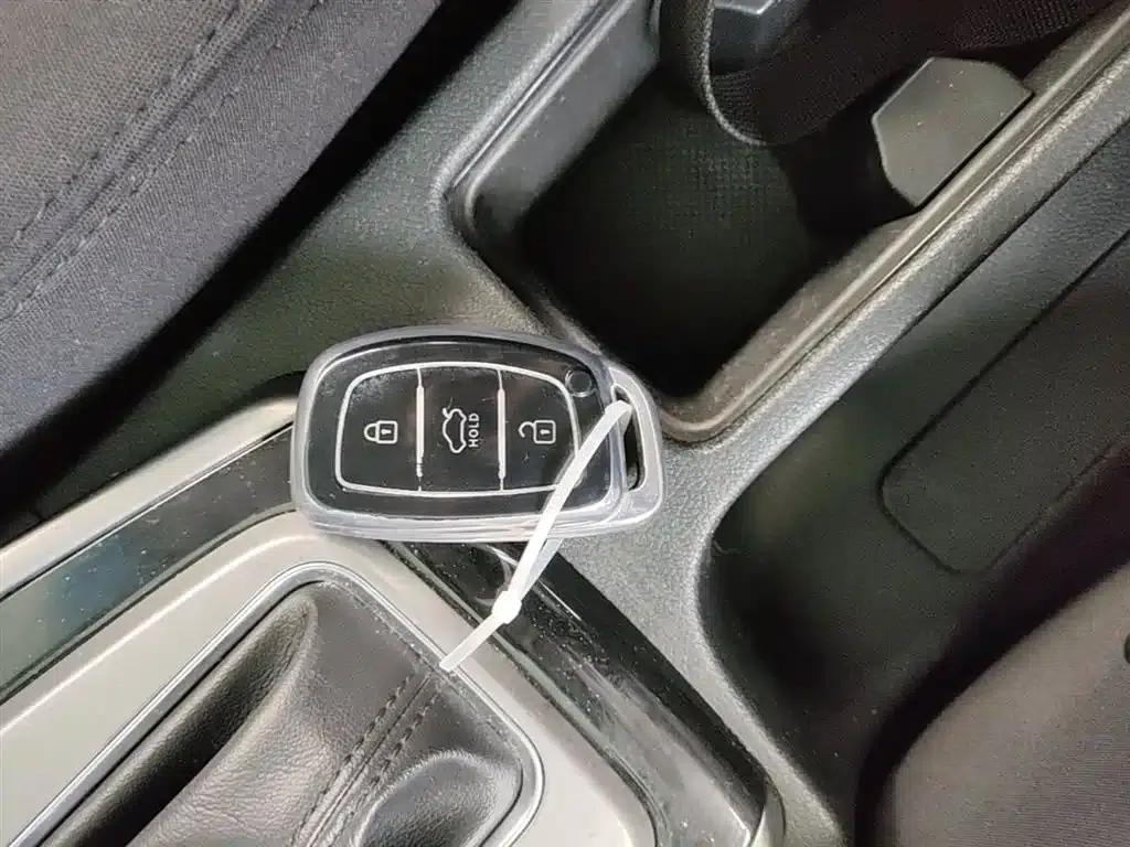 Hyundai Elantra 2016 1.6L Automatic Premium Edition — миниатюра 9