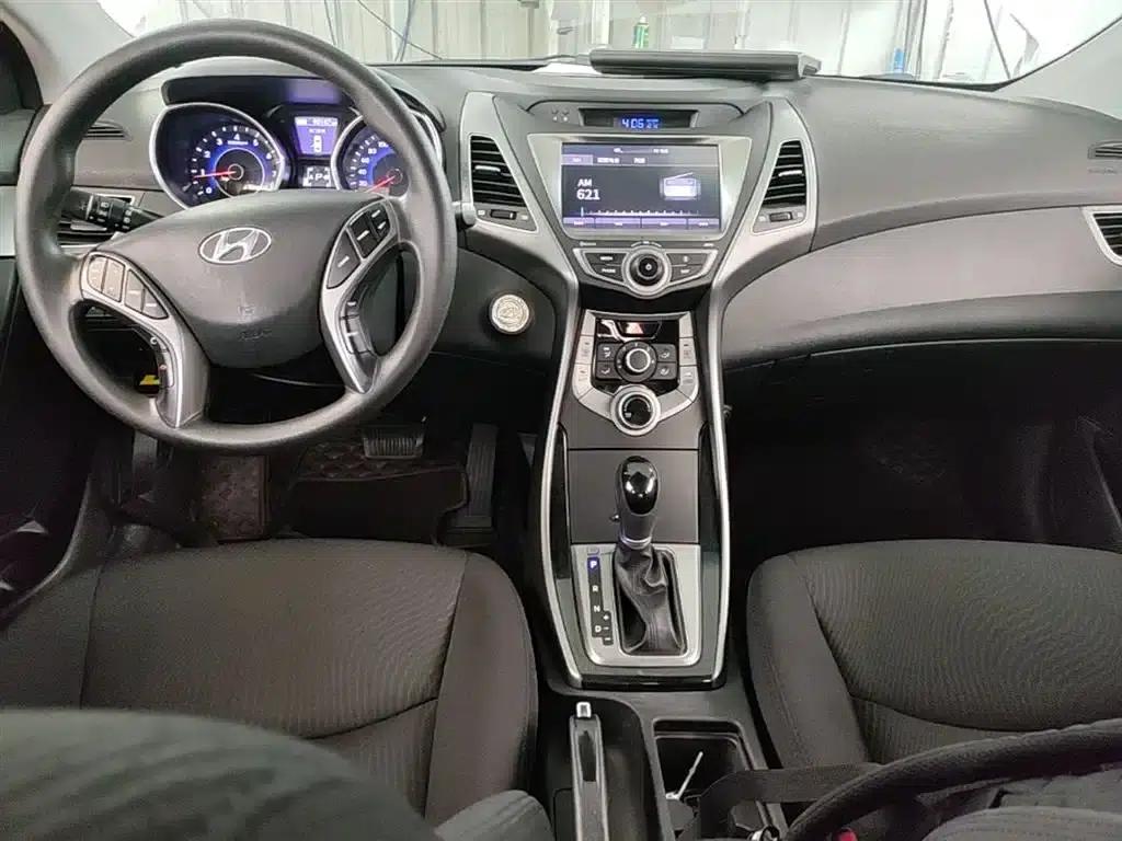 Hyundai Elantra 2016 1.6L Automatic Premium Edition — миниатюра 10