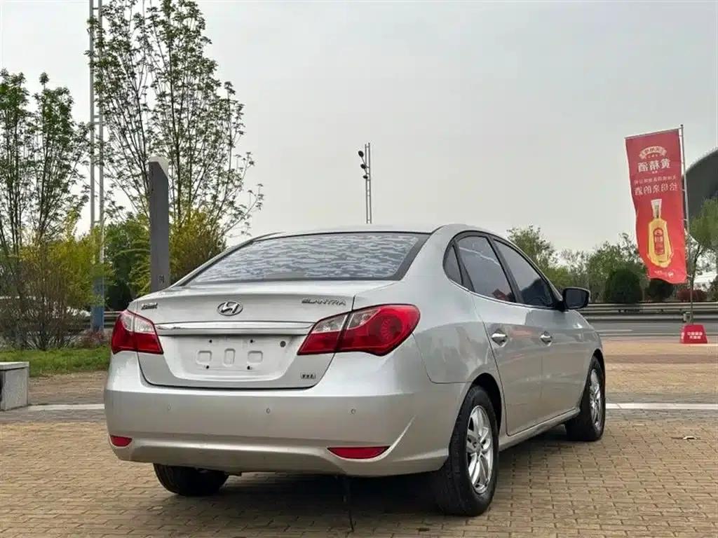 Hyundai Elantra 2011 1.6L Automatic Deluxe — миниатюра 4