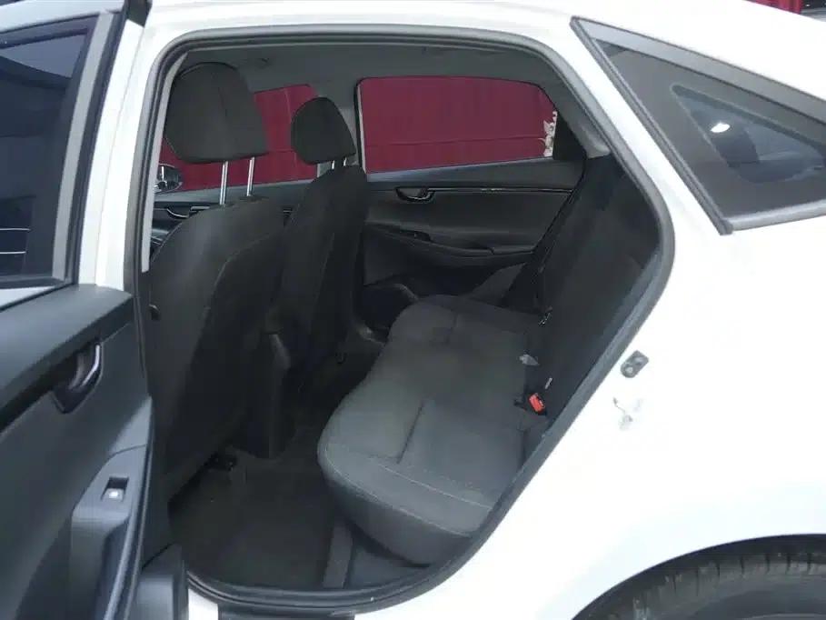 Hyundai Elantra 2020 1.6L Automatic GL Edition — миниатюра 13