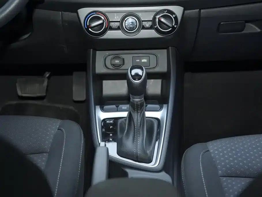 Hyundai Elantra 2020 1.6L Automatic GL Edition — миниатюра 10