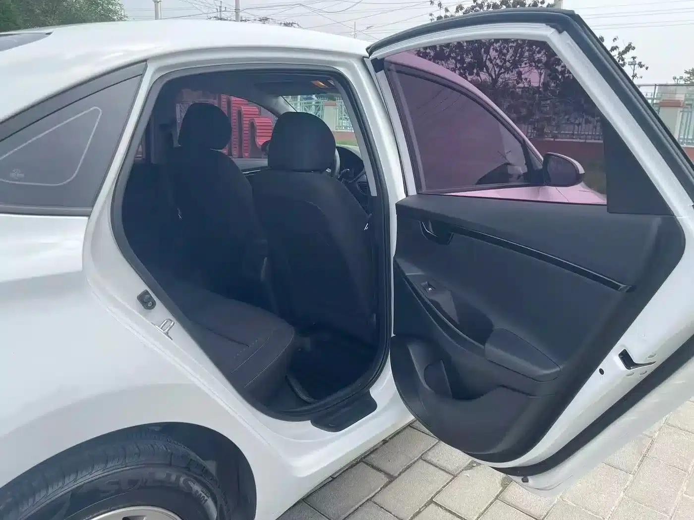 Hyundai Elantra 2020 1.6L Automatic GL Edition — миниатюра 14