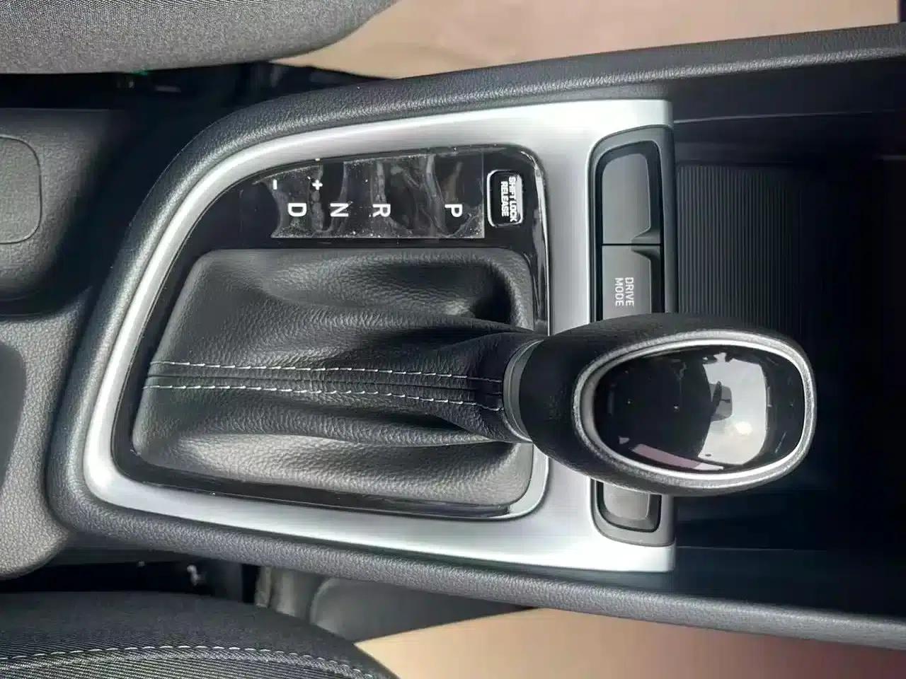 Hyundai Elantra 2020 1.6L Automatic GL Edition — миниатюра 18