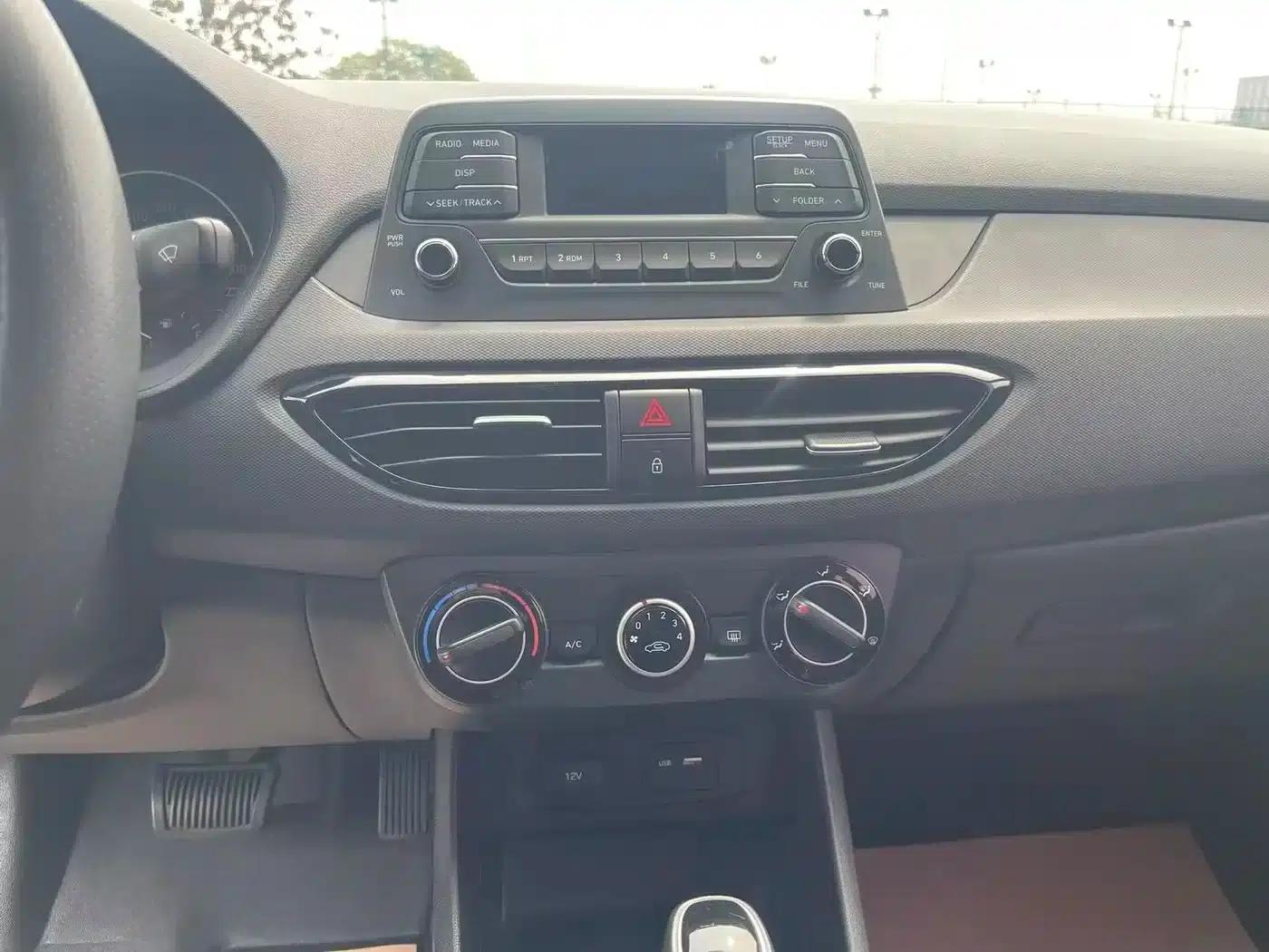 Hyundai Elantra 2020 1.6L Automatic GL Edition — миниатюра 19