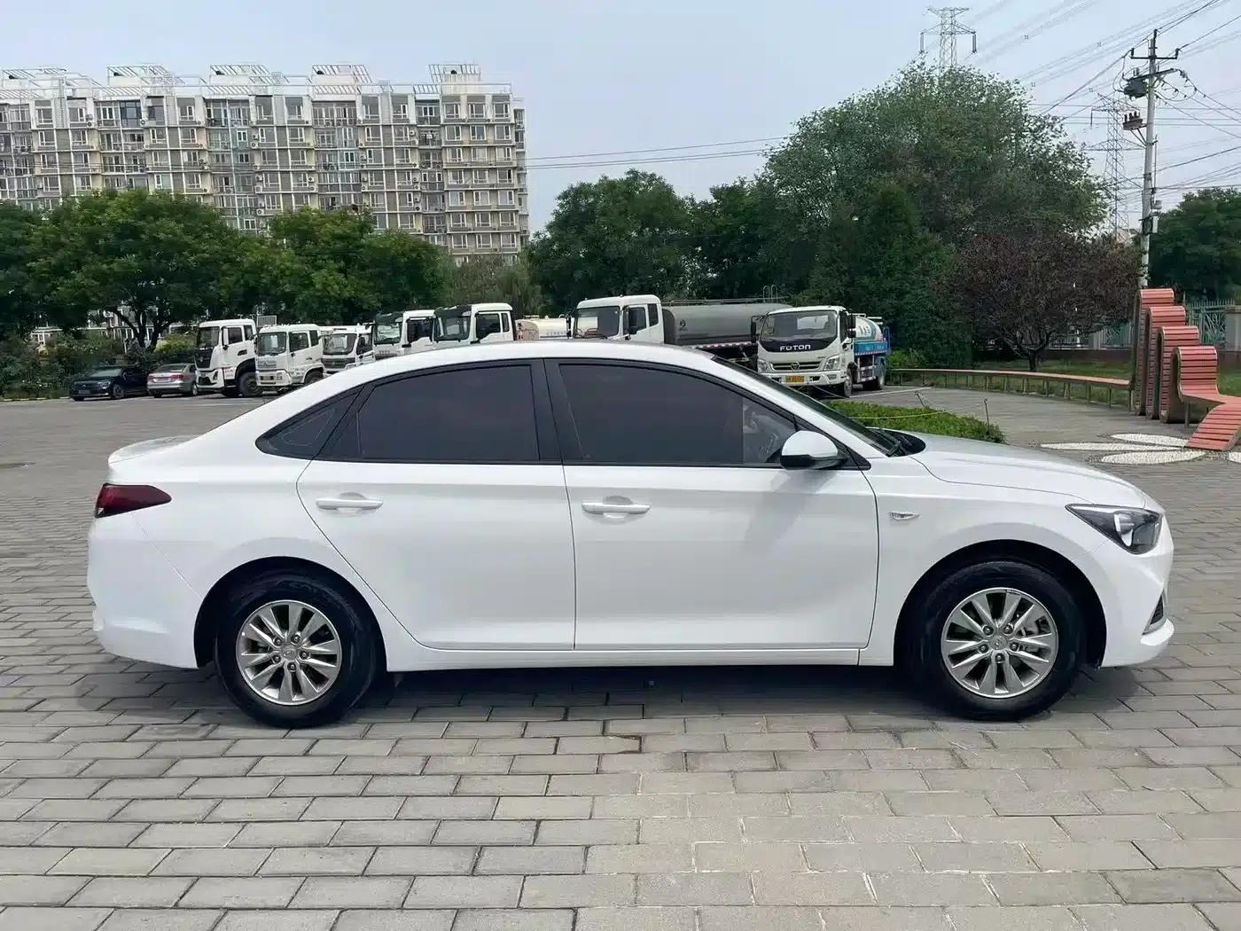 Hyundai Elantra 2020 1.6L Automatic GL Edition — миниатюра 4